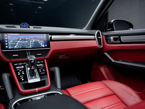 Used 2023 Porsche Cayenne S image 38