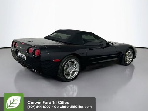 Used 2004 Chevrolet Corvette Convertible w/ Preferred Equipment Group RWD image 14