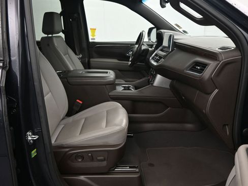 Used 2022 Chevrolet Suburban Z71 w/ Luxury Package image 13