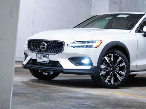 New 2026 Volvo V60 B5 Cross Country Ultra w/ Climate Package AWD/4WD image 2