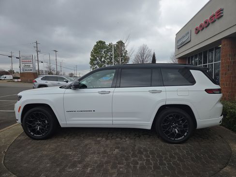 New 2025 Jeep Grand Cherokee L Summit image 2