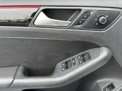 Used 2018 Volkswagen Jetta GLI FWD image 11