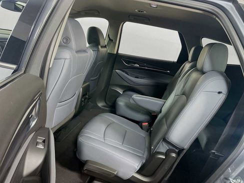 Used 2021 Buick Enclave Essence image 21