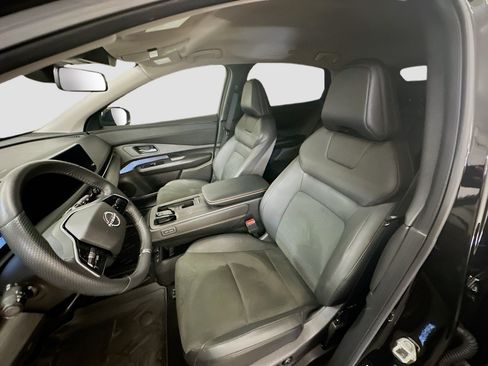 Used 2024 Nissan Ariya AWD image 13