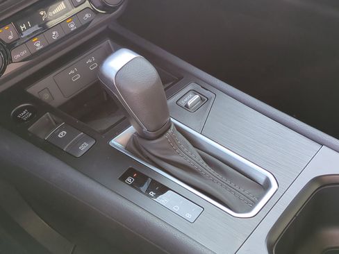 New 2026 Nissan Kicks SV image 15