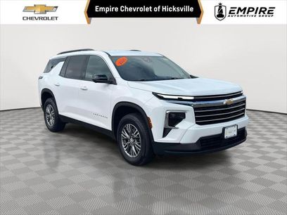 Used 2025 Chevrolet Traverse LT w/ Driver Confidence Package