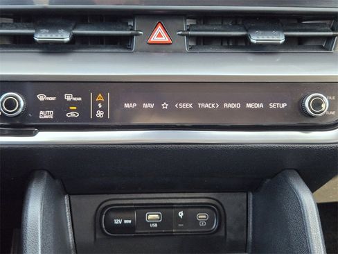 Certified 2024 Kia Sportage EX image 18