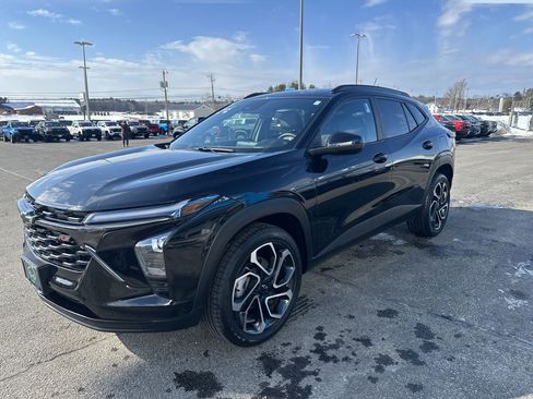 Certified 2024 Chevrolet Trax RS w/ Sunroof Package image 3