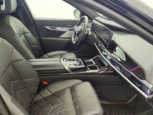 Used 2024 BMW i7 xDrive60 w/ Executive Package image 24