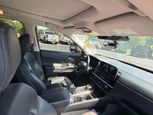 Used 2023 Nissan Pathfinder Platinum AWD/4WD image 10