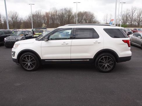 Used 2016 Ford Explorer XLT w/ Equipment Group 202A image 3