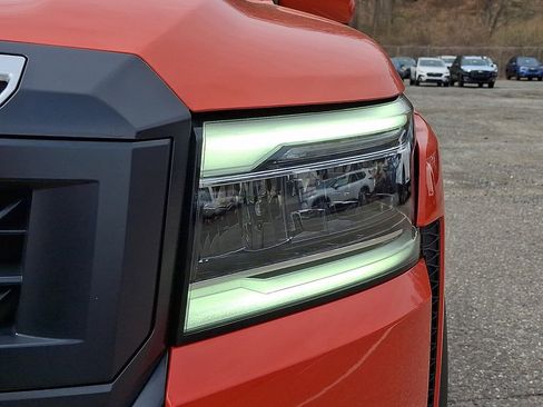 Used 2025 Nissan Frontier PRO-4X w/ Pro Convenience Package image 9