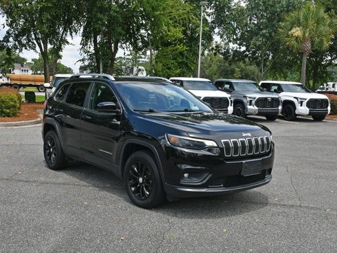Used 2019 Jeep Cherokee Latitude Plus AWD/4WD image 6