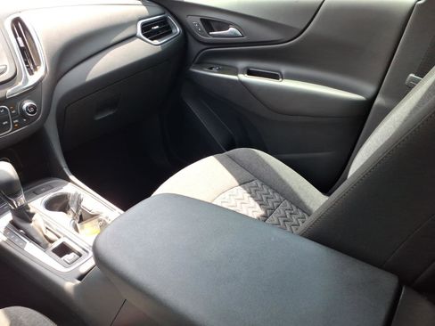 Used 2023 Chevrolet Equinox LT w/ Driver Convenience Package AWD/4WD image 19