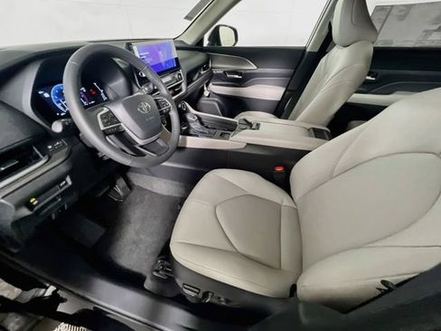 New 2026 Toyota Grand Highlander FWD image 12