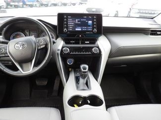 Used 2022 Toyota Venza LE video 2