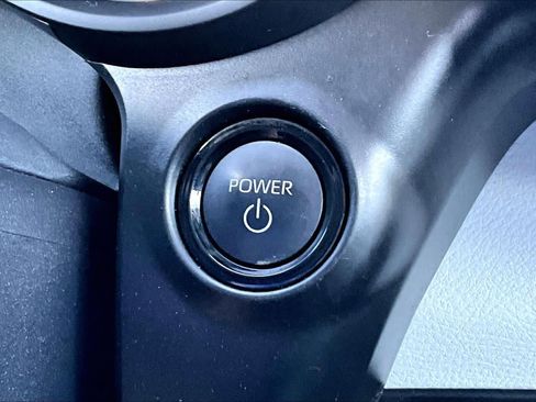 Certified 2025 Toyota Sienna XLE FWD image 33