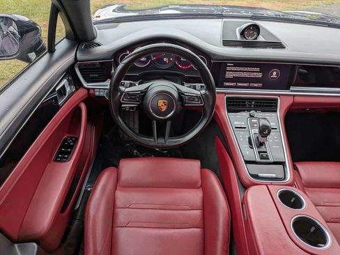 Used 2022 Porsche Panamera RWD image 18