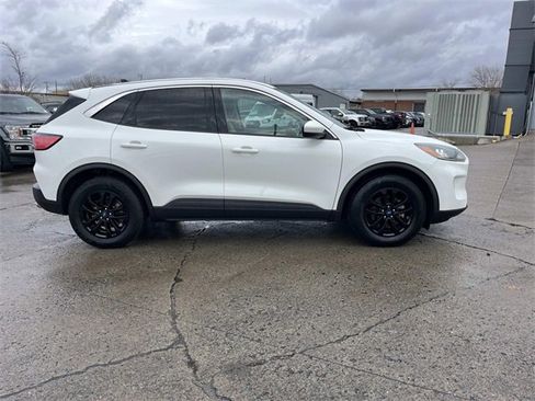 Used 2020 Ford Escape SE image 2