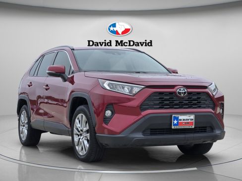Used 2020 Toyota RAV4 XLE Premium FWD image 7