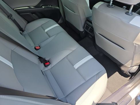 Used 2025 Toyota Camry SE FWD image 11