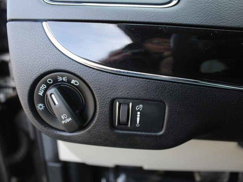 Used 2017 Dodge Grand Caravan SXT image 13