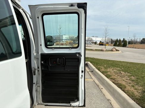 Used 2016 GMC Savana 2500 Van 3D image 16