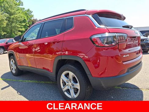 Used 2024 Jeep Compass Latitude AWD/4WD image 4