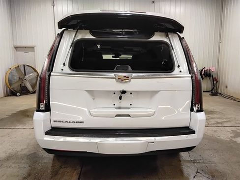 Used 2017 Cadillac Escalade Luxury AWD/4WD image 8