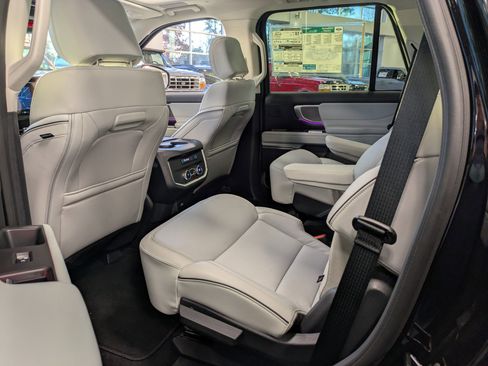 New 2025 Ford Expedition Platinum w/ Platinum Ultimate Package image 24