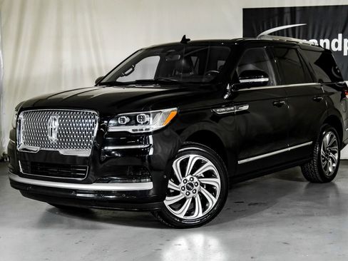 Used 2024 Lincoln Navigator Reserve image 4