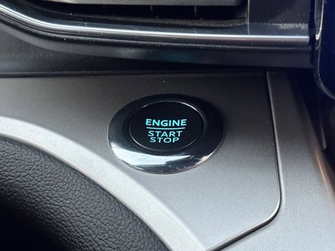 Certified 2022 Ford Explorer XLT w/ Equipment Group 202A image 23