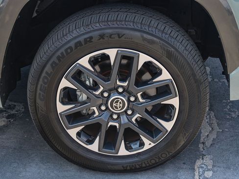 Used 2024 Toyota Tundra Limited AWD/4WD image 11