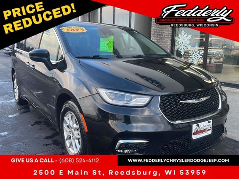 Used 2023 Chrysler Pacifica Touring-L image 1