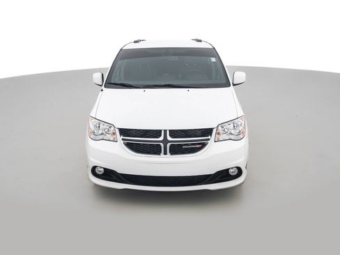 Used 2019 Dodge Grand Caravan SXT image 2