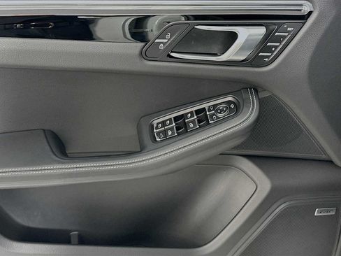 Certified 2026 Porsche Macan AWD/4WD image 11
