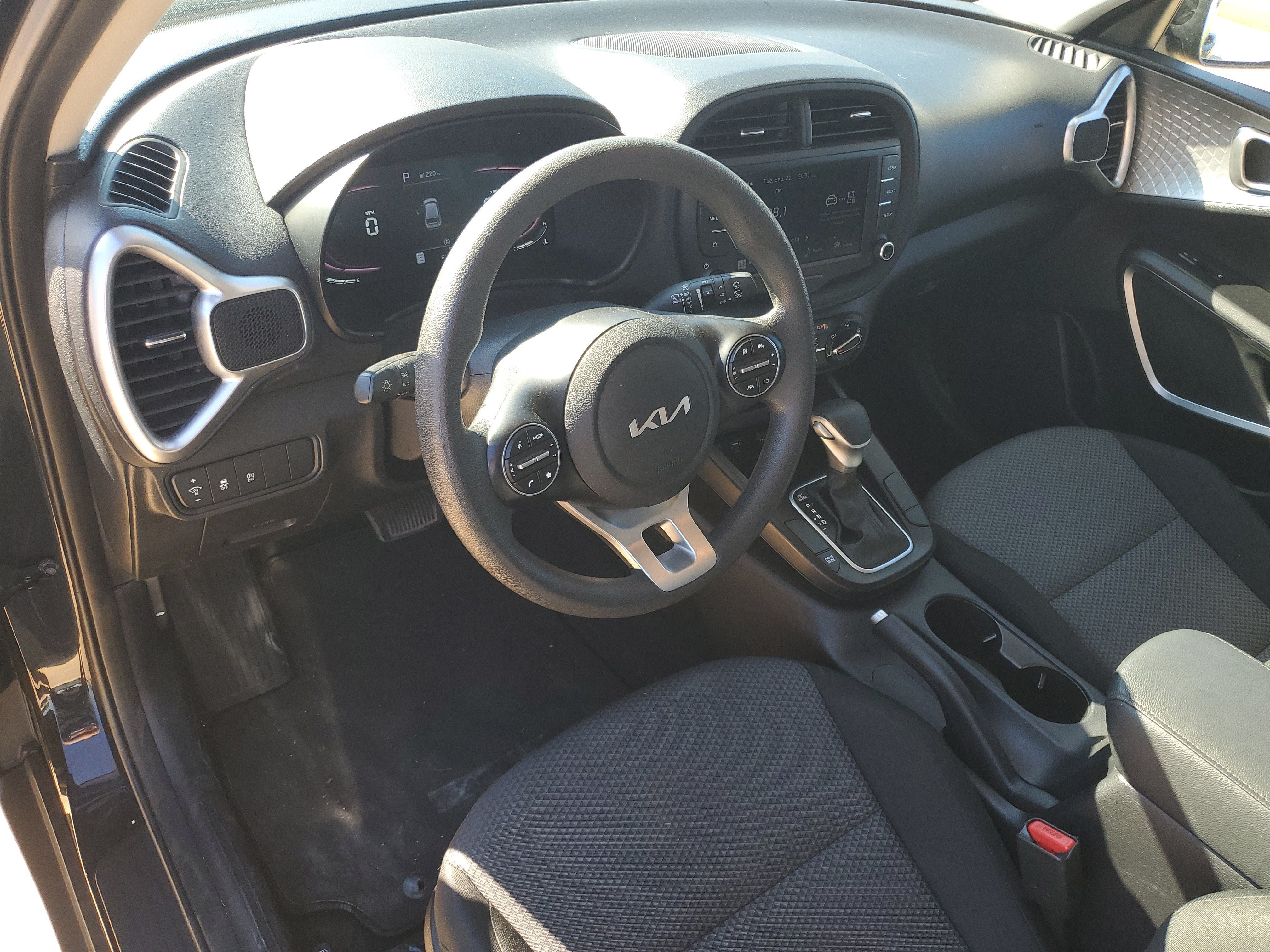 Used 2024 Kia Soul LX w/ Option Group 015 FWD image 6