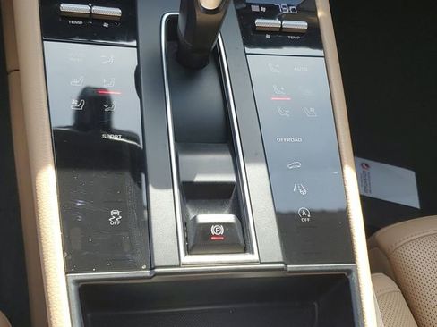 Used 2024 Porsche Macan image 21