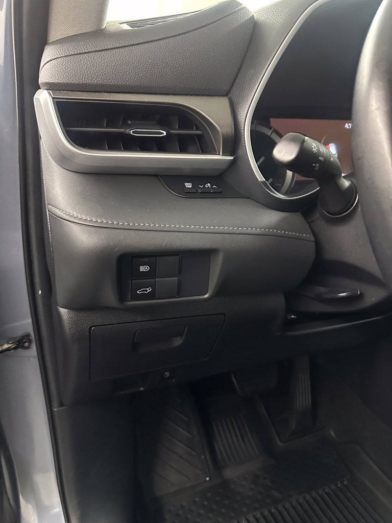 Used 2020 Toyota Highlander XLE AWD/4WD image 15