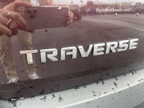 Used 2023 Chevrolet Traverse LT image 30