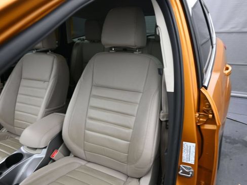 Used 2016 Ford Escape SE w/ SE Leather Comfort Package AWD/4WD image 19