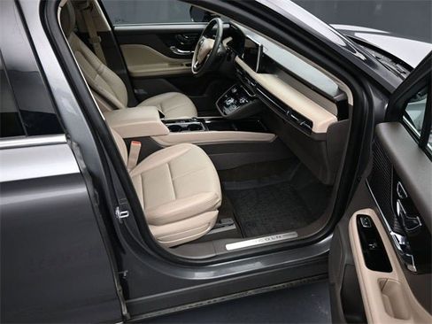 Used 2022 Lincoln Corsair AWD w/ Equipment Group 101A image 16