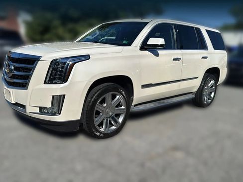 Used 2015 Cadillac Escalade Luxury image 1