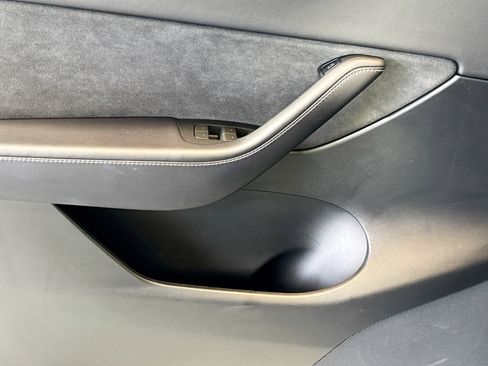 Used 2022 Tesla Model Y Long Range AWD/4WD image 16