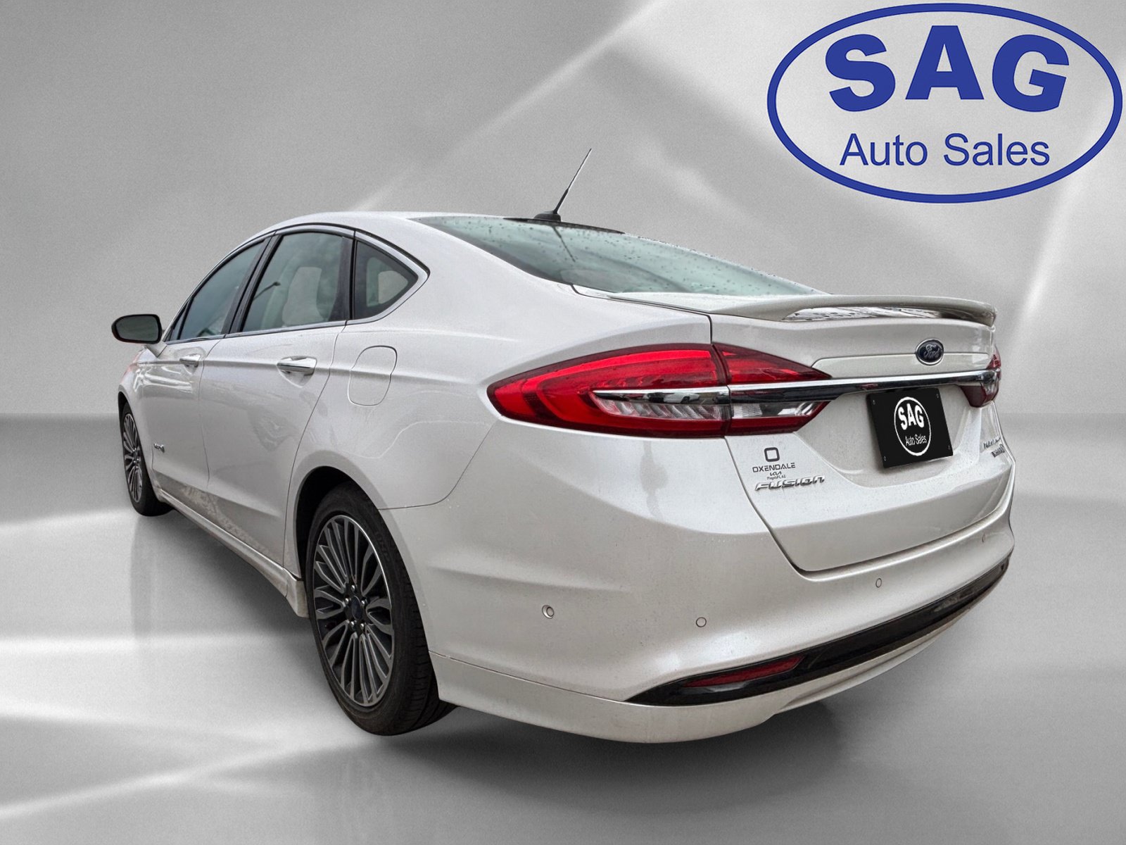 Used 2017 Ford Fusion Platinum FWD image 4