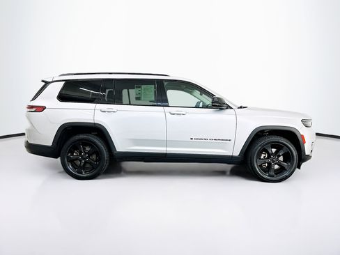 Used 2023 Jeep Grand Cherokee L Limited w/ Black Appearance Package AWD/4WD image 10