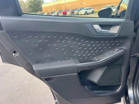 Used 2020 Ford Escape SE image 15