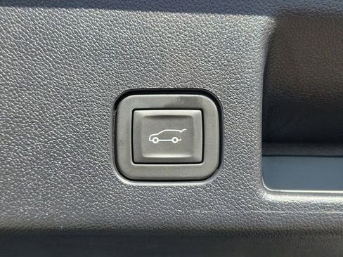 Certified 2025 Chevrolet Equinox EV LT image 9