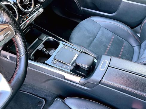 Used 2022 Mercedes-Benz GLB 250 image 13