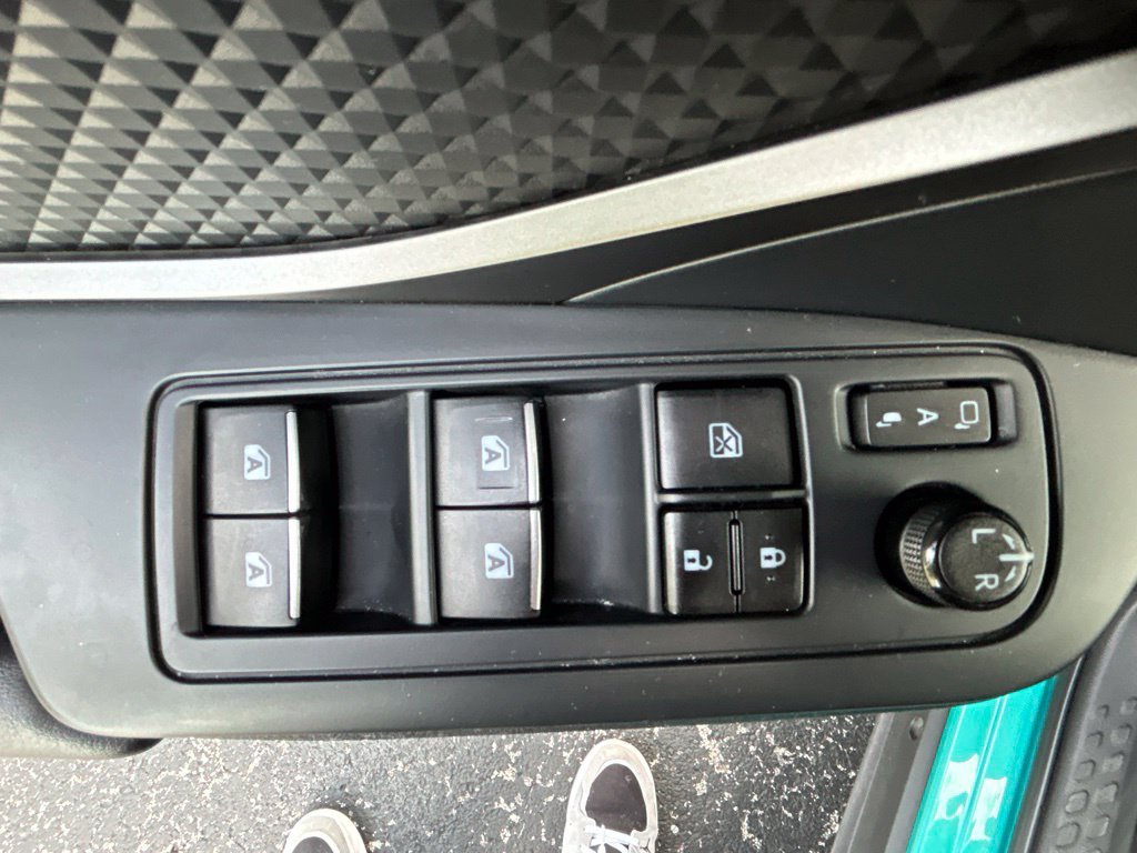 Used 2018 Toyota C-HR XLE FWD image 17
